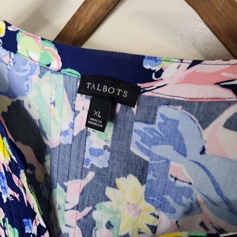 Talbots Women’s Blue Floral Split Neck Pintuck Top Playful Floral Print Size XL - Picture 5 of 9